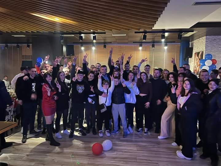 Rinia lushnjare ne mbeshtetje te kandidatit Elton Bano