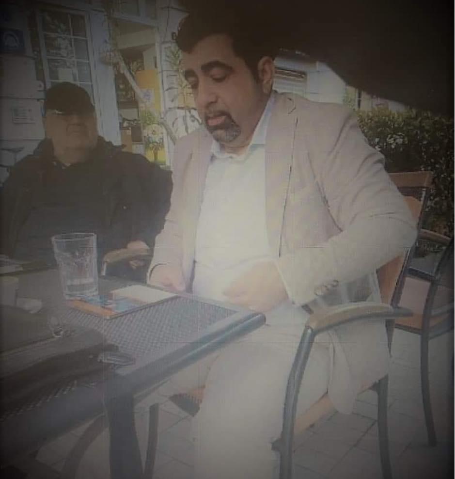 Klodian Zoto në kafe 50 metra larg Parlamentit, gazetari: A është foto pas shpalljes në kërkim