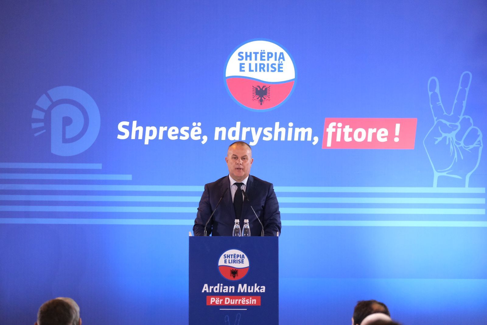 Berisha prezanton Ardian Mukën në Durrës: Mos blini asnjë metër nga investimi në të zezë Rama Basha në port