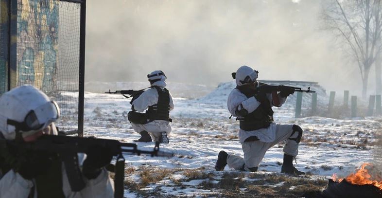 Vendimi i papritur i Putinit, Rusia tërheq një pjesë të ushtrisë nga kufiri me Ukrainën