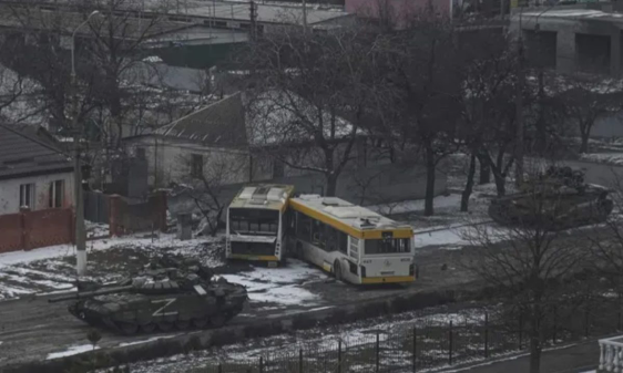 Rusët hyjnë në Mariupol, ofertë për ata që dorëzohen. Vjen përgjigja, luftë pushtuesit