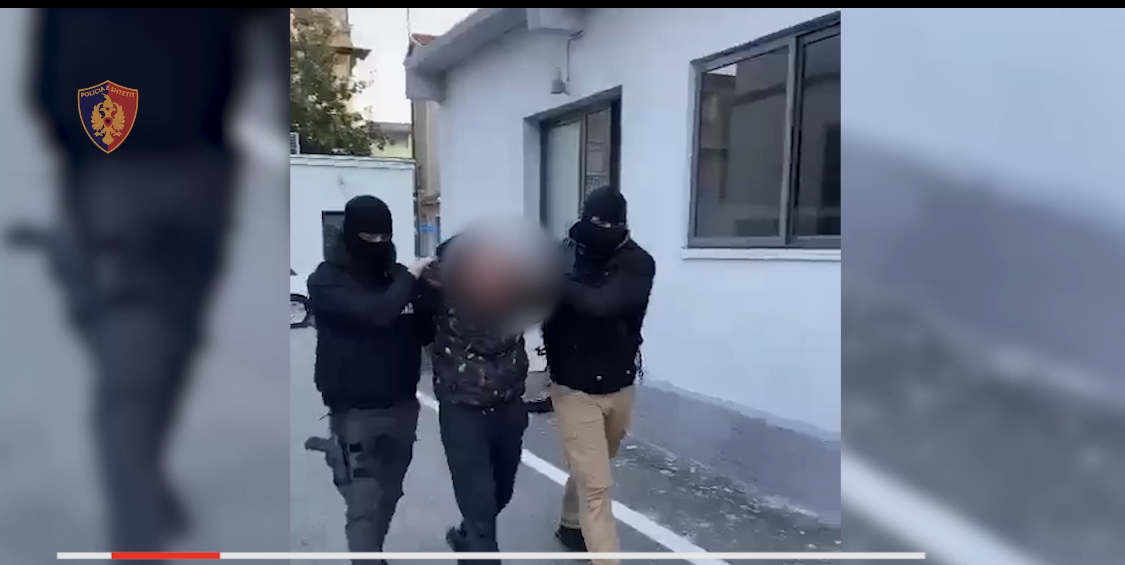 4 në pranga në Cërrik, iu gjet një sasi llojesh të ndryshme narkotiku