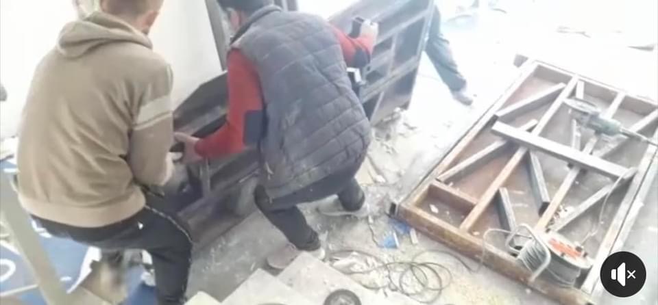 FOTOGALERI/ Dyert e blinduara në selinë e PD kapërcejnë çdo fantazi