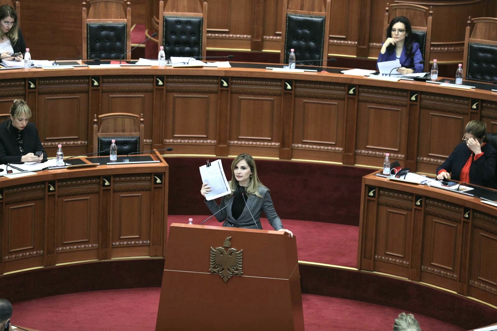 RAPORTI PËR SPAK/ “Inceneratorët, grup i strukturuar kriminal me 50 zyrtarë të lartë të qeverisë”