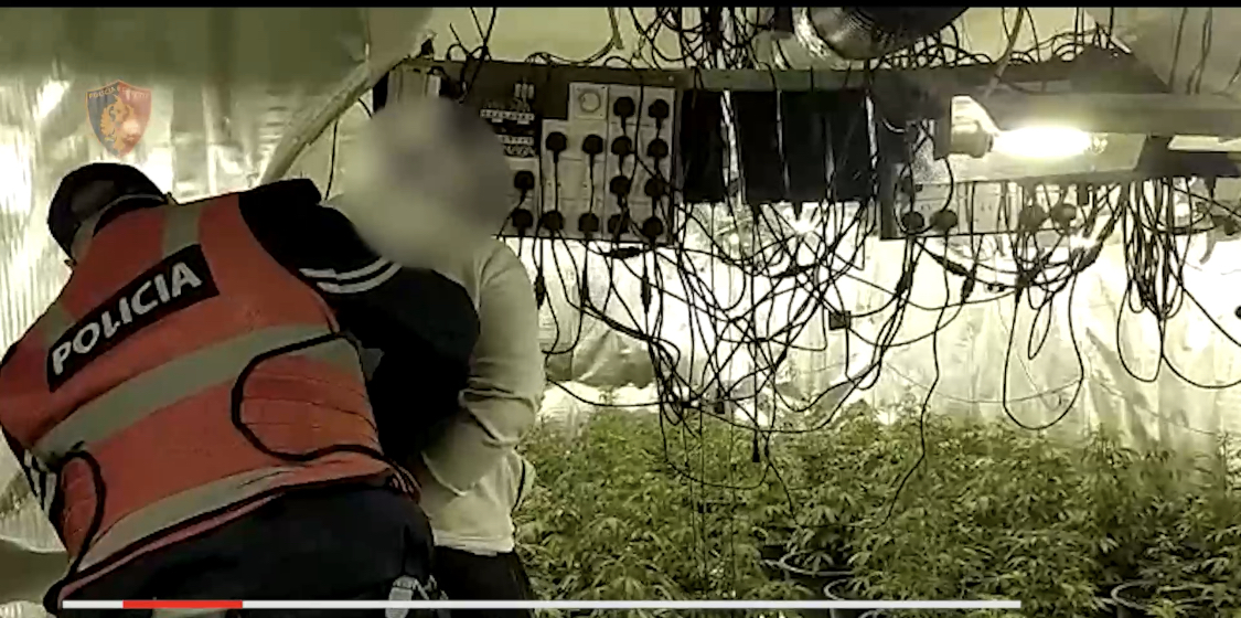 Zbulohet shtëpia e barit në Vlorë, lëndinë me çati dhe mure