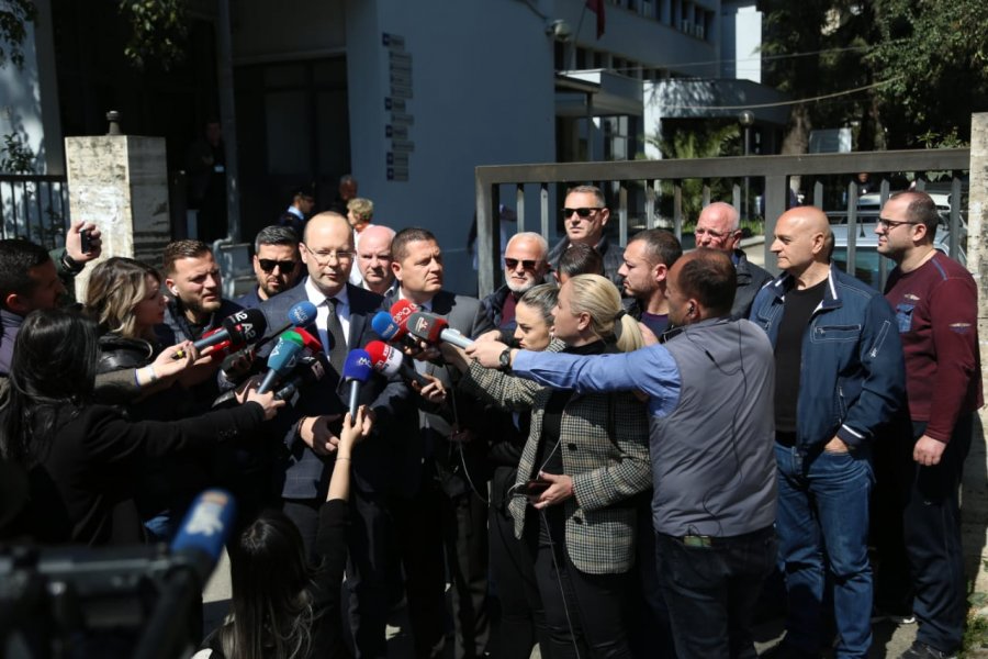 Kaso: Gjykata i ktheu demokratëve vulën dhe selinë, tani drejton Komisioni i Rithemelimit