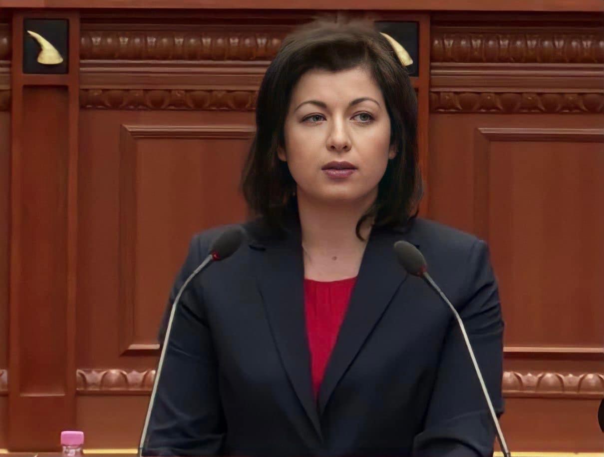 Deputetja Lindita Metaliaj jep dorëheqjen si anëtare kryesie e PD, i kërkon Bashës të bëjë hap pas