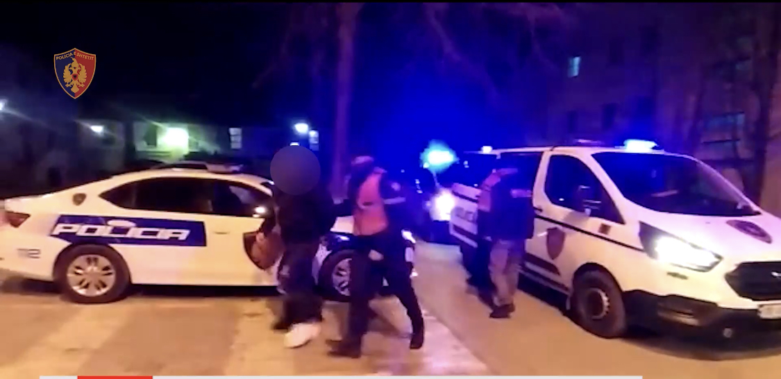 Kapen arme e kanabis në makina, 4 arrestime në Tropojë