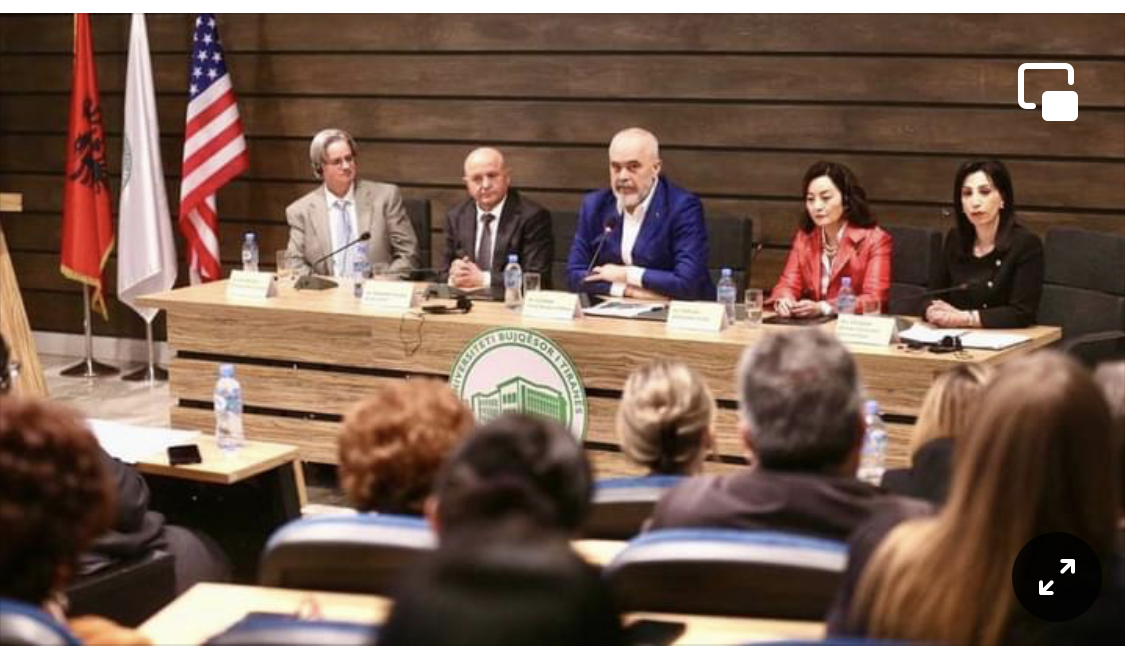 VIDEO/ Rama provokon ambasadoren amerikane në një takim publik