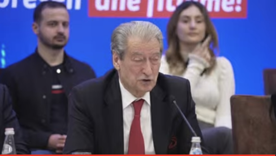 Berisha, foltore me shqiptarët në Greqi: Rithemelimi i PD, një shpresë për fitore!