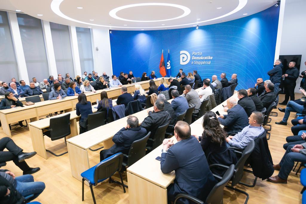 Lulzim Basha jep dorëheqjen nga kryetar i PD