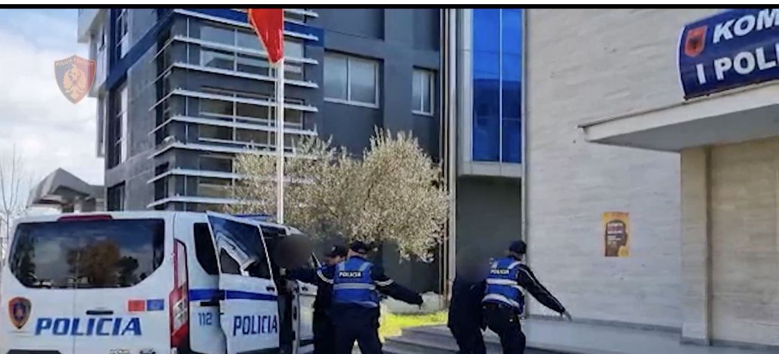 I vuri flakën bahçes me 3000 paulonja, vihet në pranga