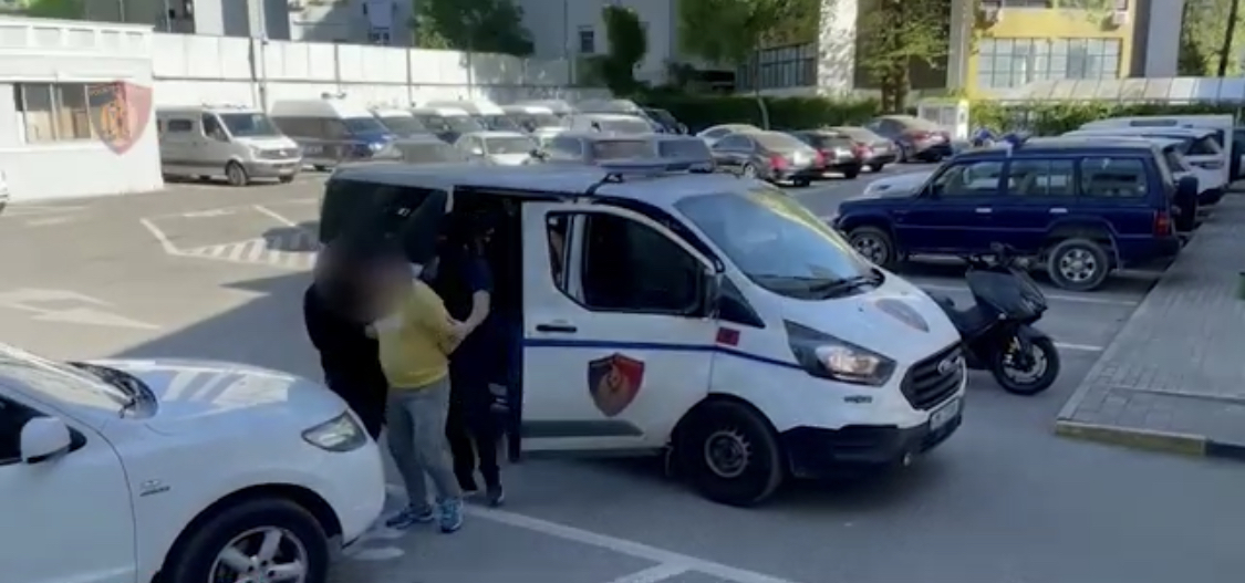 Kapen rreth 50 kile “cokollatë” në një lagje të Tiranës