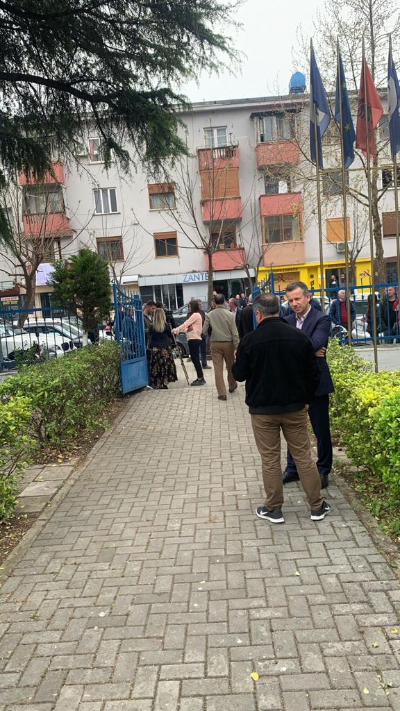 FOTOGALERI/ Si po votohet sot në 8 degë të PD