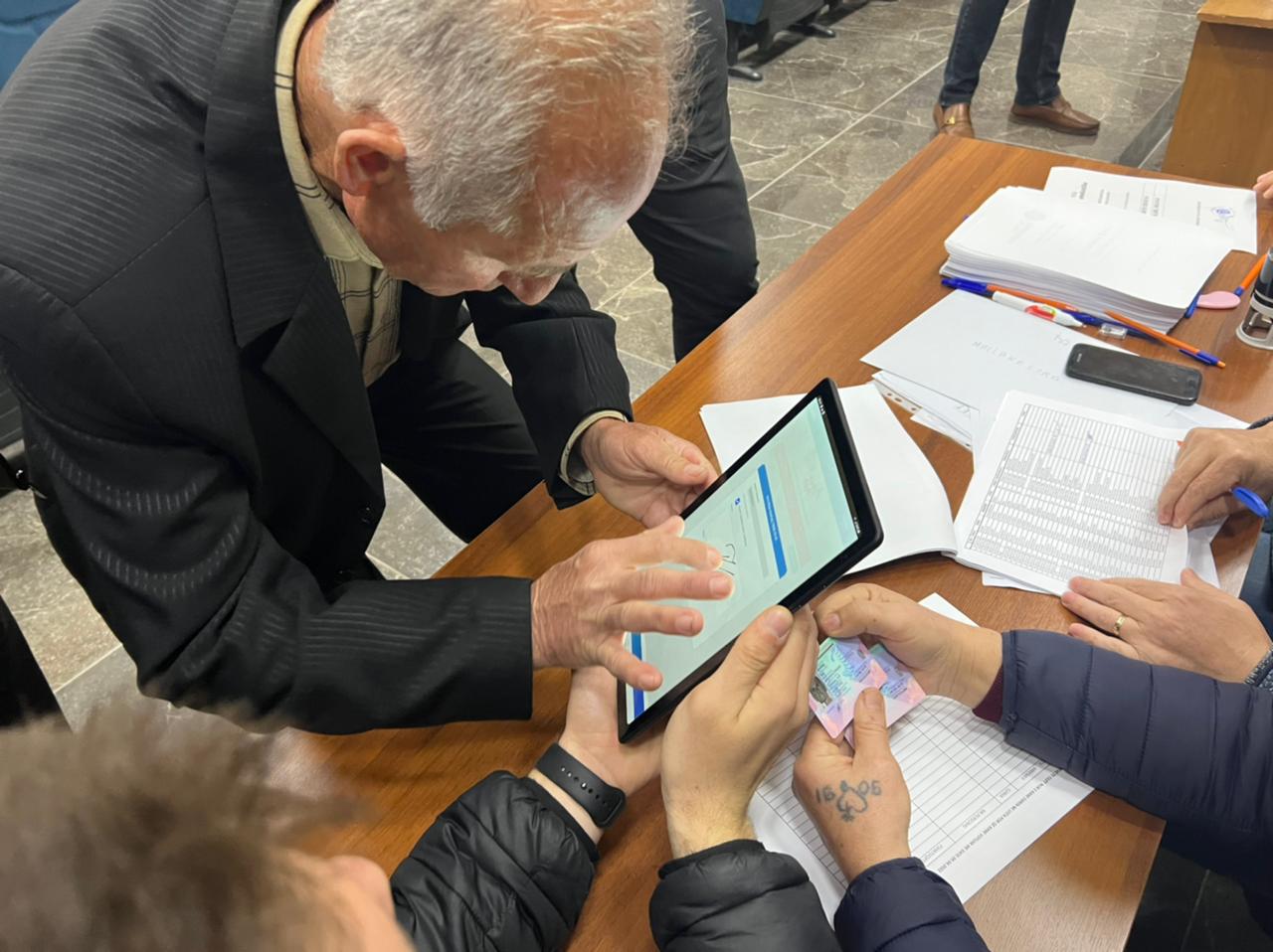 Votimet në degët e PD: Regjistrimi dhe verifikimi elektronik i zgjedhësve në kohë reale