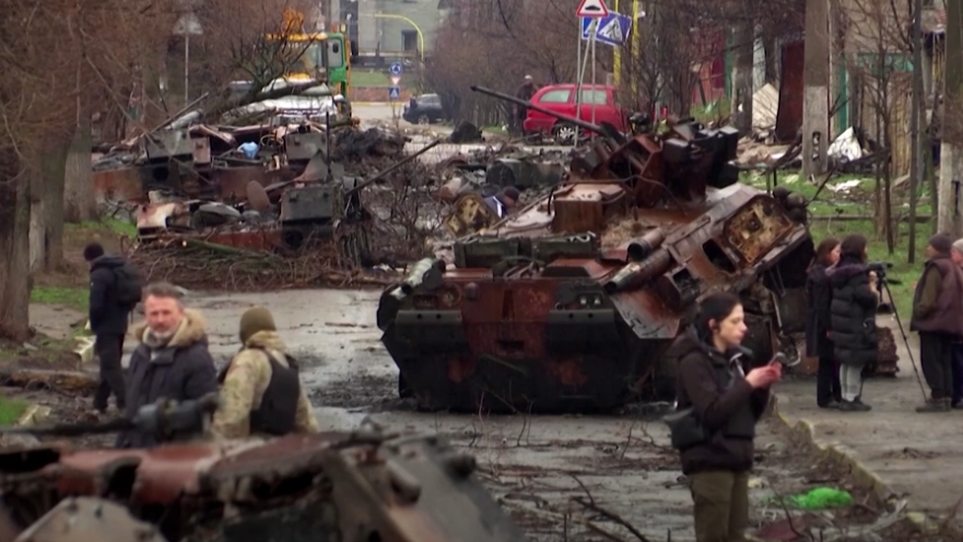 Rusët brutalë, tjetër varr masiv në periferi të Kievit