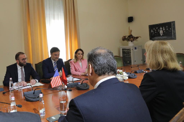 Zyrtarja e lartë e DASH takon 3 ish drejtuesit e PD