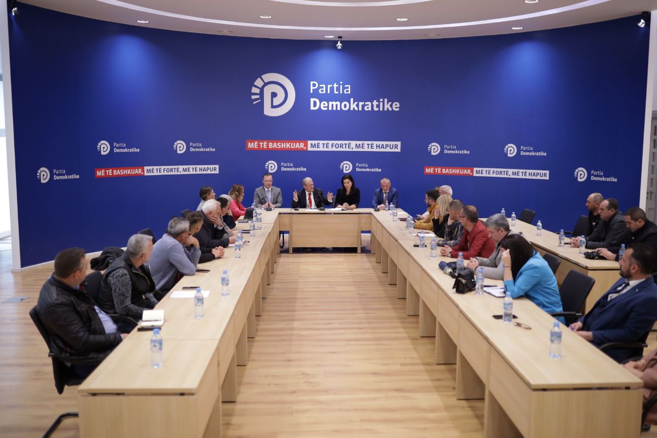 PD, tryezë për energjinë, propozohet ngritja e komisionit parlamentar për energjinë