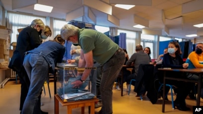 Presidencialet në Francë drejt balotazhit, Macron ruan përparësinë ndaj Lë Pen