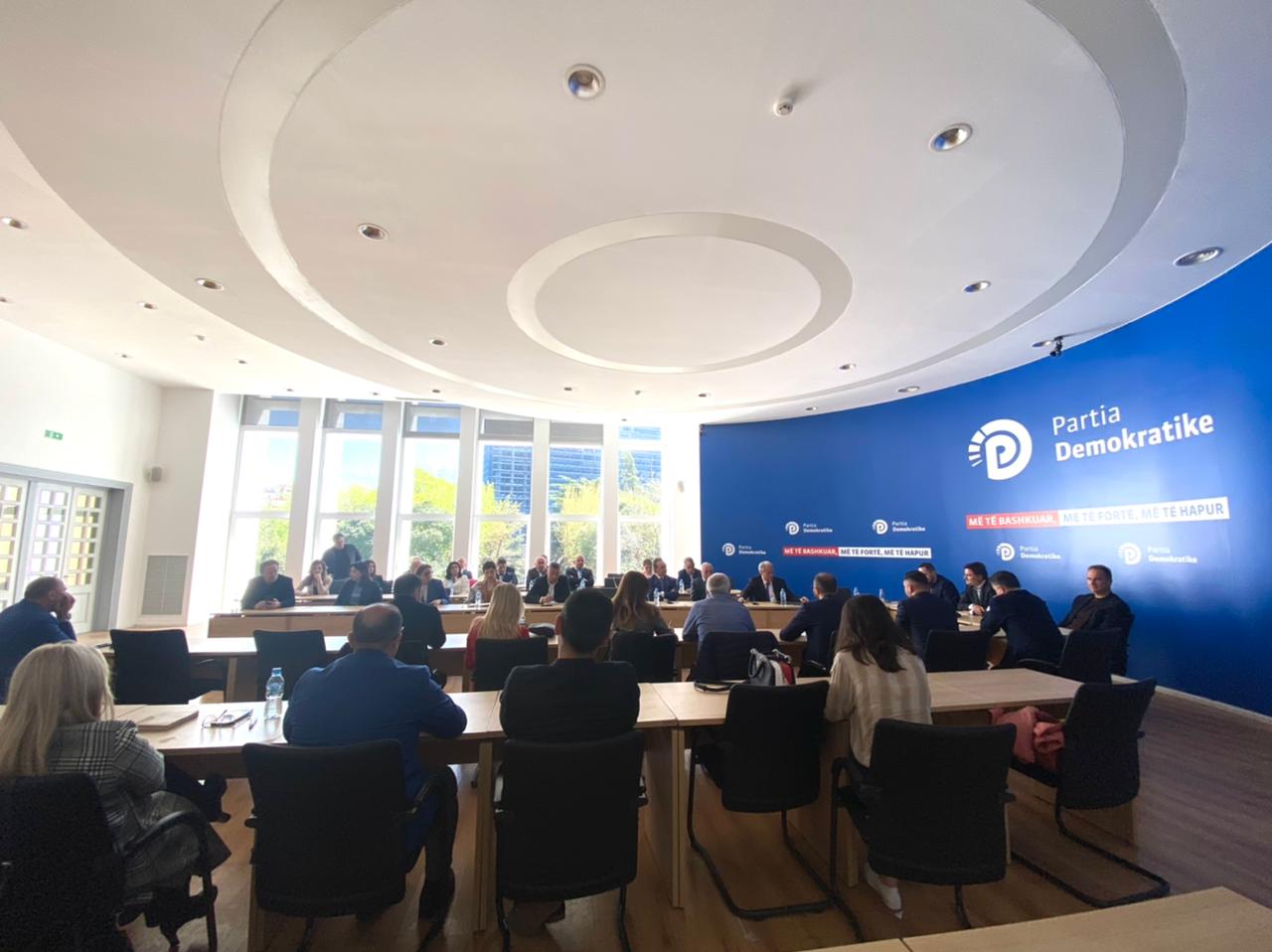 Berisha, debate me Alibeajn: Nuk ke asnje tagër për të paditur PD, po punon kundër bashkimit