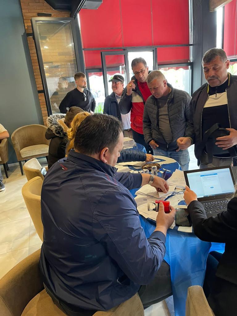 FOTOGALERI/ Si po votohet sot në 8 degë të PD