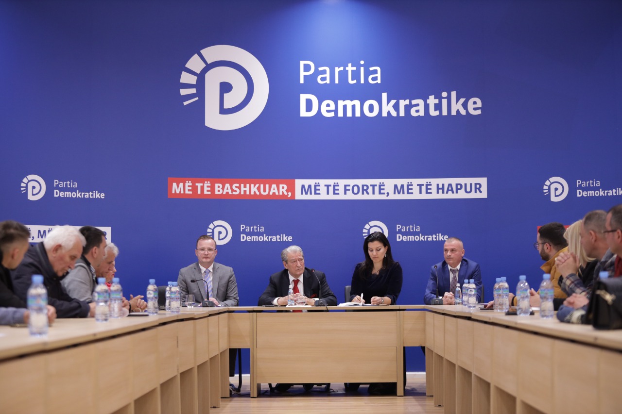 SALI BERISHA/ Ndërmarrjet publike të energjisë kanë falimentuar, 1 miliardë euro borxh. Kush shiti energji me 42 euro kur në bursë ishte 130 euro