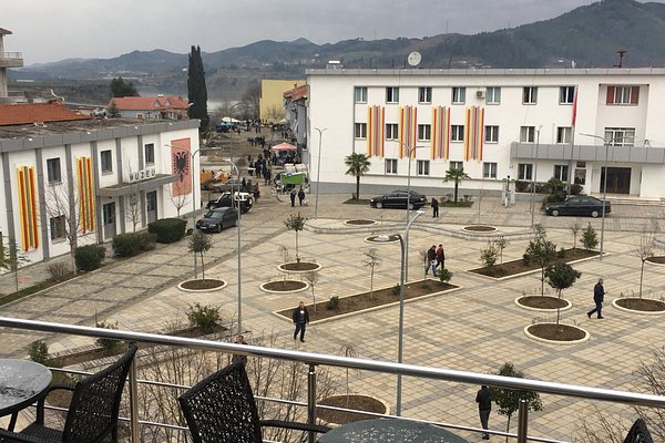 GRAMSH/ Si mund t’ia bësh babait këto, e tmerron me thikë, i prish makinën dhe i shkatërron orenditë