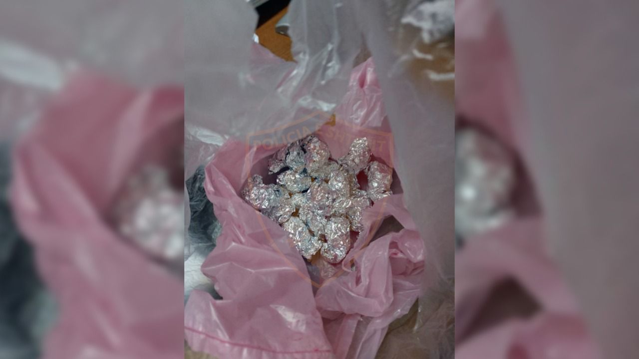 EMRI/ Edhe krehje, edhe hashash, arrestohet parukerja në Tiranë