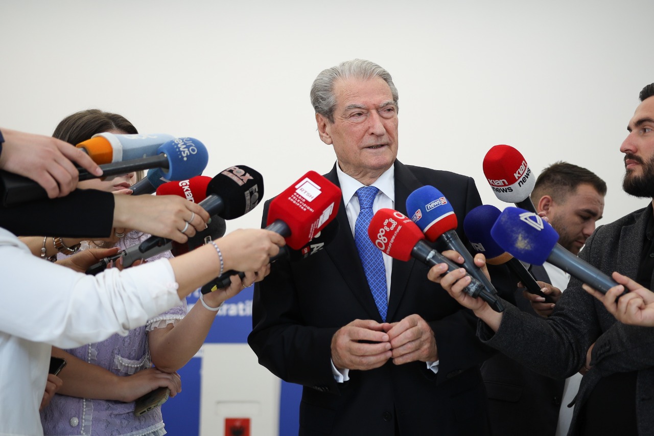 Berisha dhe Elezi votojnë te selia e PD, Berisha: Zgjedhja e Presidentit, proces antikushtetues. Elezi: Nuk fo toleroj asnjë shkelje