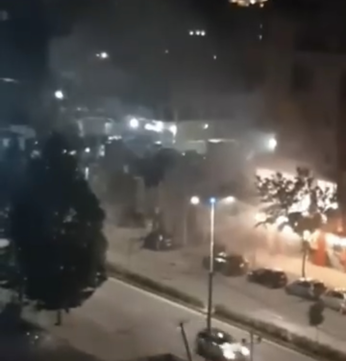 Hidhet në erë makina luksoze në Kamëz