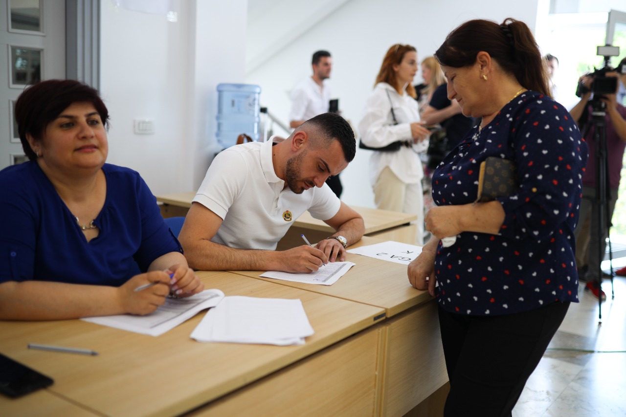 FOTO/ Demokratët, votohet për kryetarin e PD në 108 qendra votimi