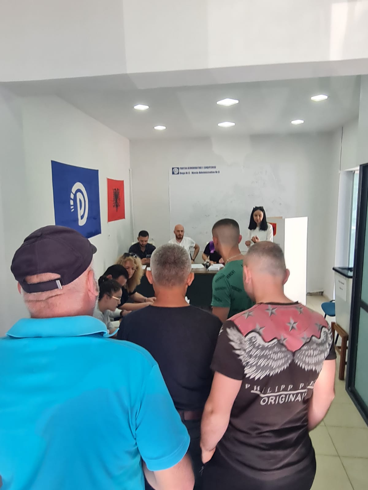 FOTO/ Demokratët, votohet për kryetarin e PD në 108 qendra votimi