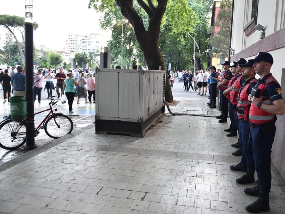 Çuçi falenderon policinë, menaxhuan mirë tifozët italianë e hollandezë