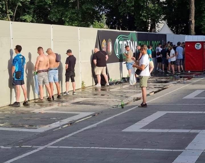 Nxehet deputeti pasi poston fotografinë e hollandezëve në Tiranë që e bëjnë ne natyrë