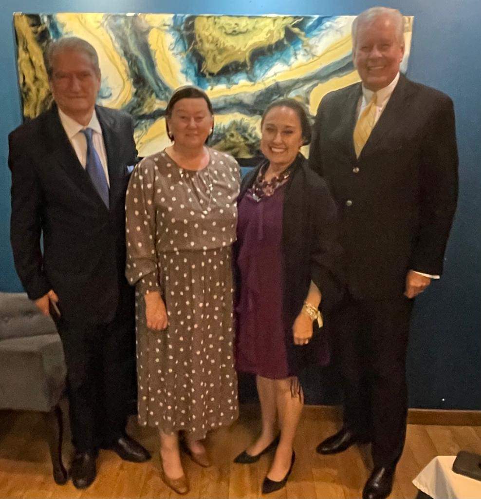 Berisha publikon foton pas takimit me ish-Kongresmenin Bob McEwen