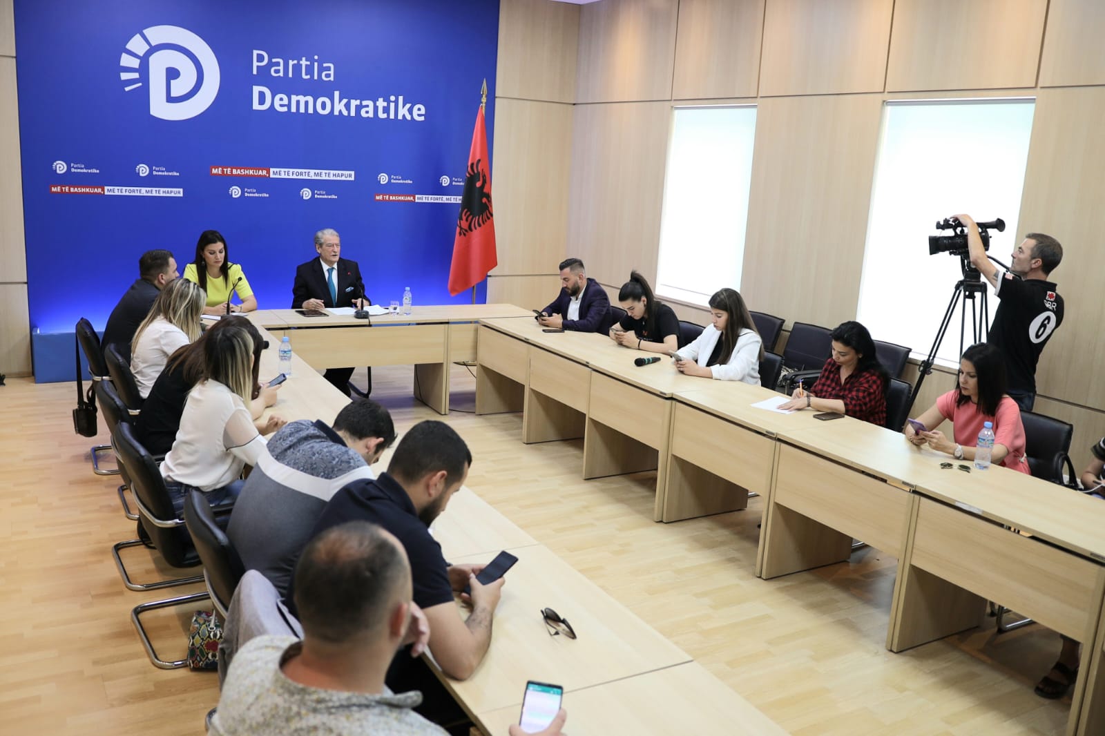 Berisha denoncon degradimin e Gjykatës së Lartë, anulohet rekursi dhe vendime në dhomën e këshillimit pa u njoftuar palët