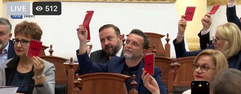 PS voton kundër rezolutës për njohjen e genocidit serb në Bosnjë, Berisha: E ka votuar një vit më parë edhe Mali i Zi