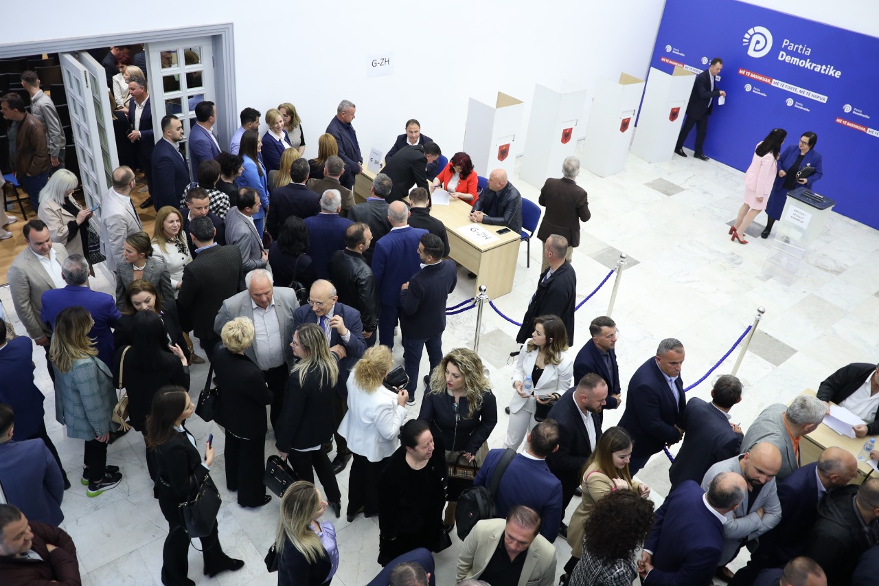 Edi Paloka zgjidhet kryetar i Këshillit Kombëtar