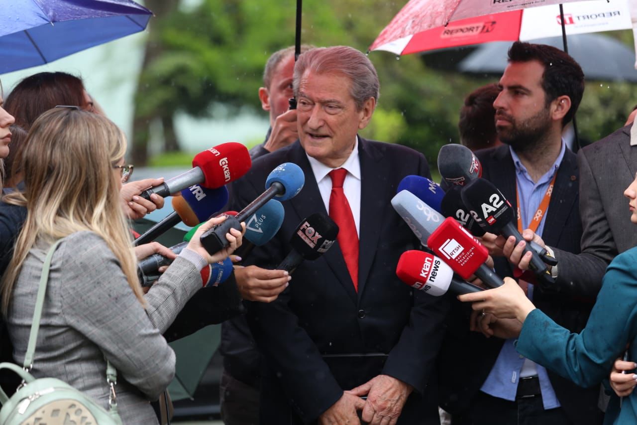 Berisha kërkon anulimin e heqjes së vizave për rusët dhe largimin e ambasadorit rus nga Tirana