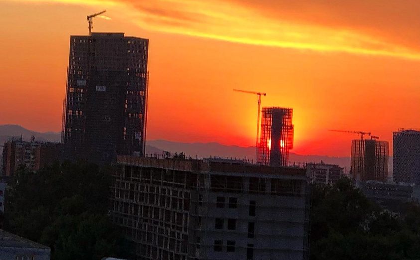 Ilir Meta shton postimet kritike për Tiranën: Nuk ka asgjë të 30 viteve më parë. A po përgaditet të kandidojë