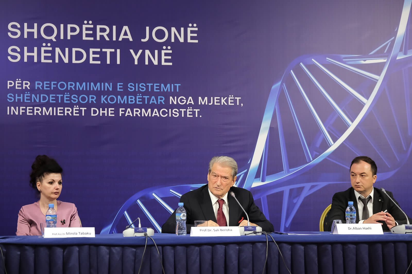 Berisha: Qeveria e Ramës përçmon mjekët, i detyron të emigrojnë