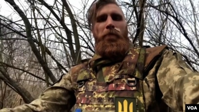 Poeti ukrainas në front në Donbas, përshkruan luftën përmes vargjeve