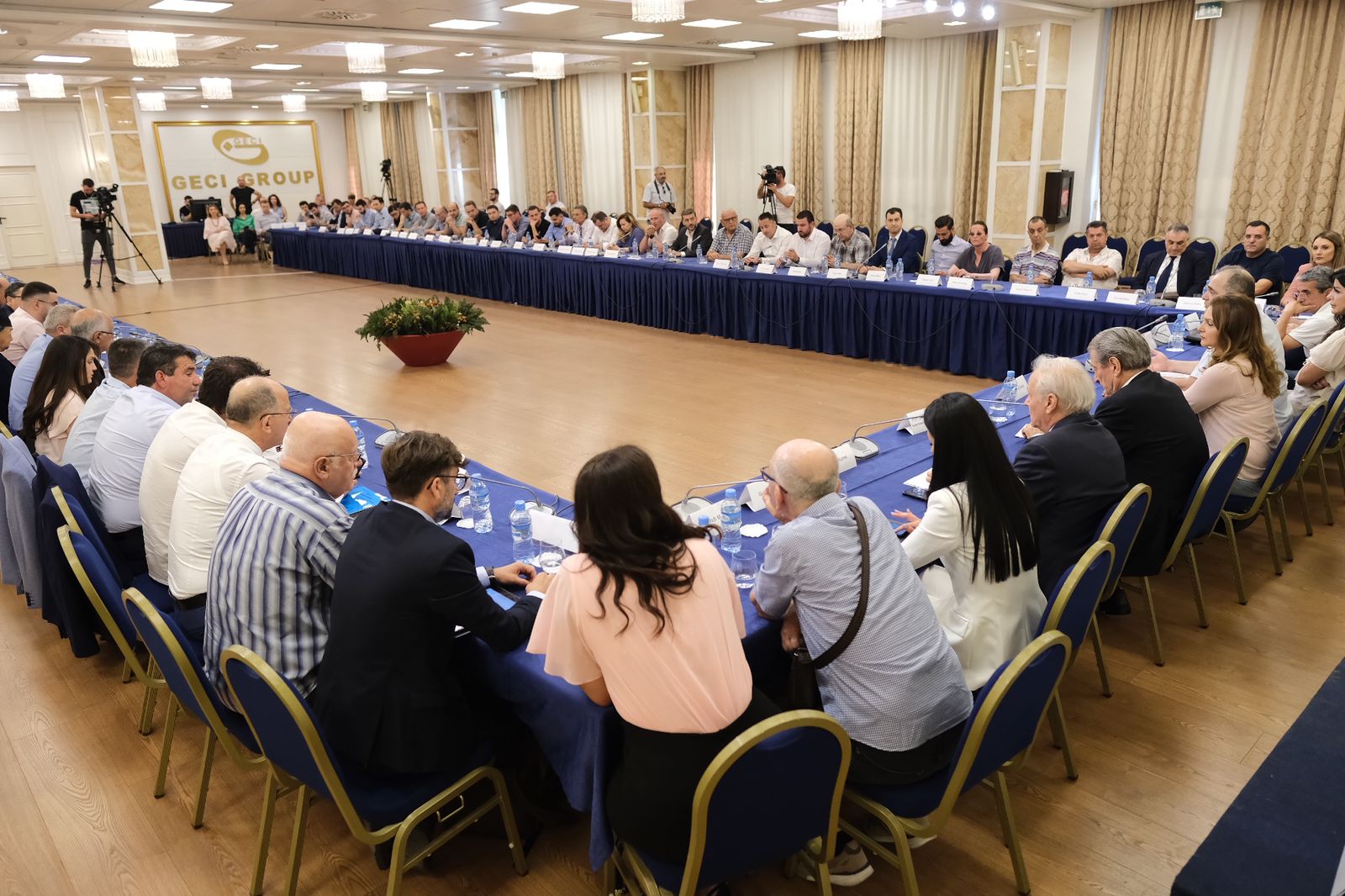 7 korrik, protesta e madhe e opozitës së bashkua në Tiranë, Berisha lajmëron datën me shoqërinë civile