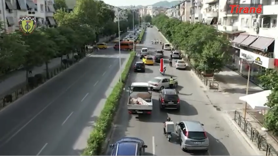 VIDEO/ Mësoni si do të gjobiteni në rrugët e qyteteve ku ka vija të bardha