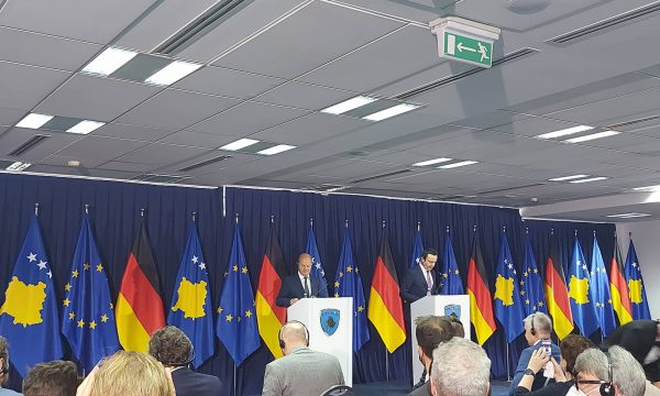 Kancelari Scholz në Kosovë: Prioritet procesi i Berlinit. Kosova dhe Serbia duhet të njohin njeri tjetrin
