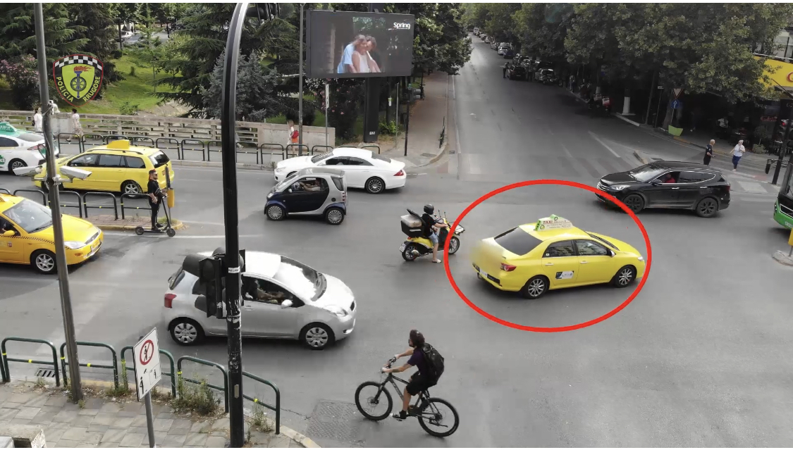 VIDEO/ Nuk i keni ditur më parë. Ja rastet kur gjobitesh ndërsa ecën në autostradë, kalon në kryqëzim apo parakalon