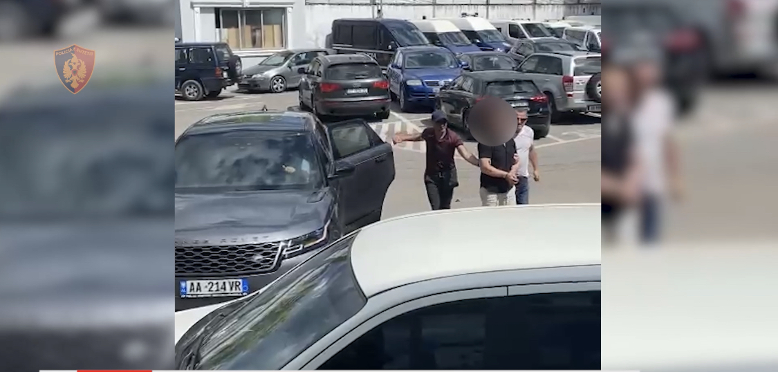 MOMENTI I ARRESTIMIT/ I dënuar 10 vjet në Itali, kapet në Tiranë në një makinë luksoze