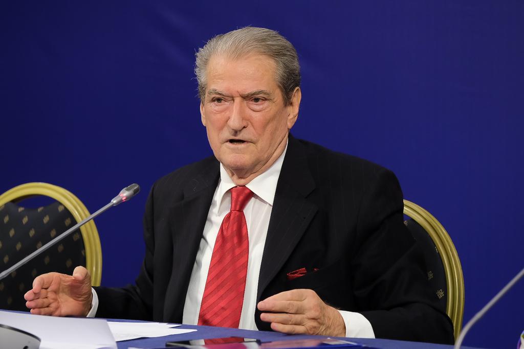 Berisha: Merzitja masive nga qeveria, skenar i saj për çpopullimin