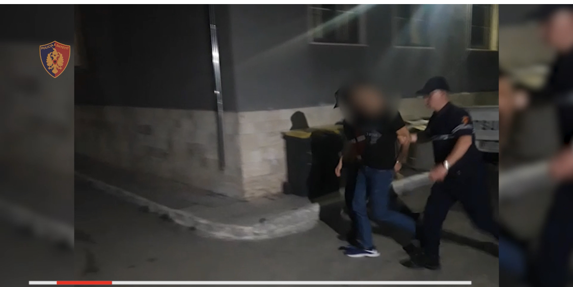 Bariu lë bagëtinë dhe bën pak korrupsion me inspektorin në Korçë