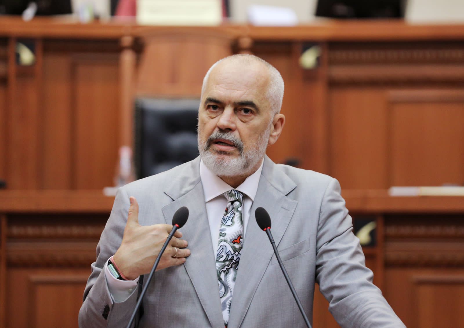 Rama sot në Parlament: Unë nuk po them që çmimet këtu janë ulur, nuk janë rritur, unë po flas për pasqyrën e bazuar mbi faktet!